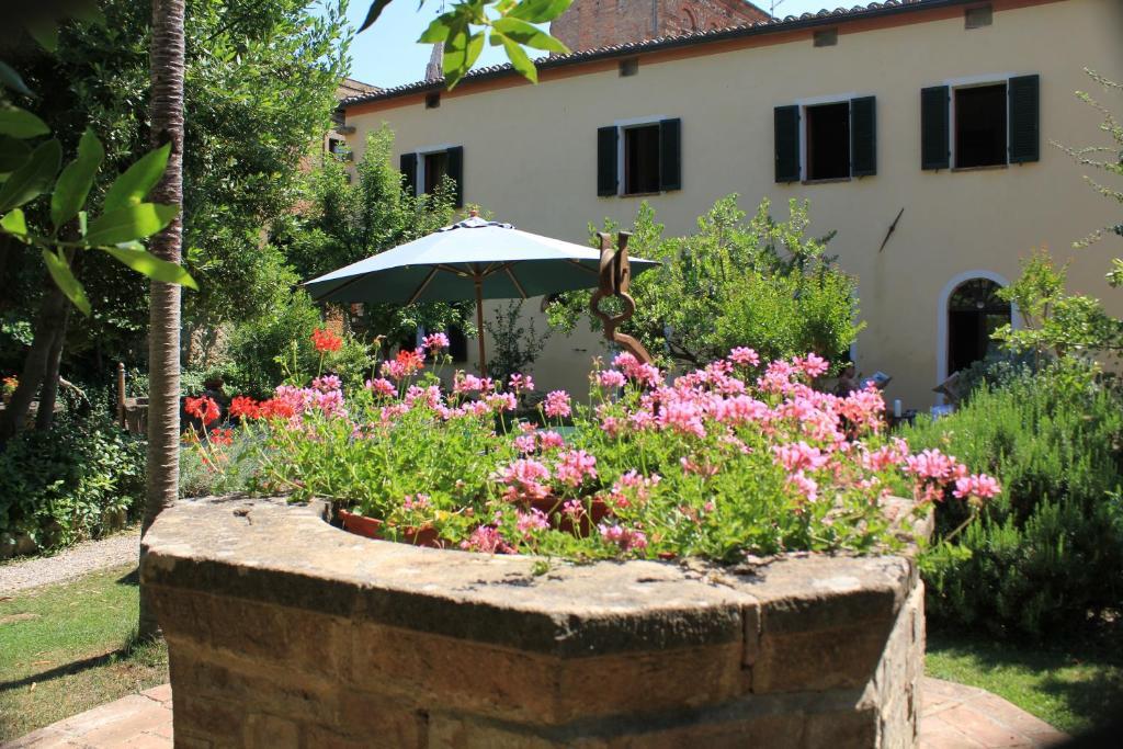 Il Giardino Segreto Hotel ปีเอนซา ภายนอก รูปภาพ