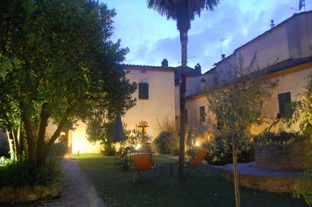 Il Giardino Segreto Hotel ปีเอนซา ภายนอก รูปภาพ